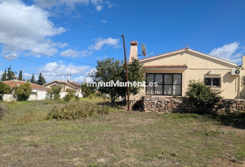 Wiederverkauf - Freistehende Villa -   Inländisch - Alhaurín el Grande Centro