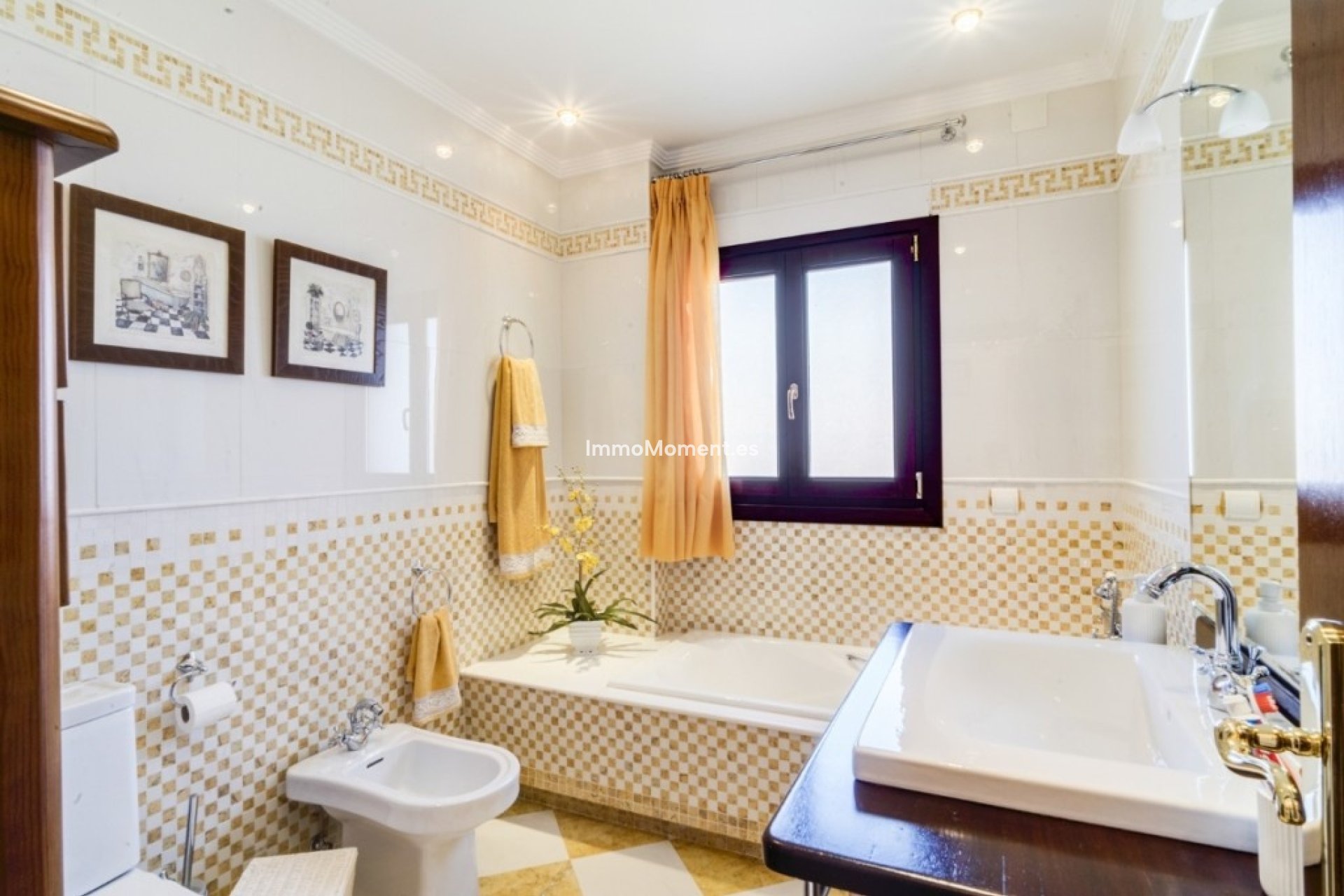Wiederverkauf - Freistehende Villa -   Inländisch - Alhaurín el Grande Centro