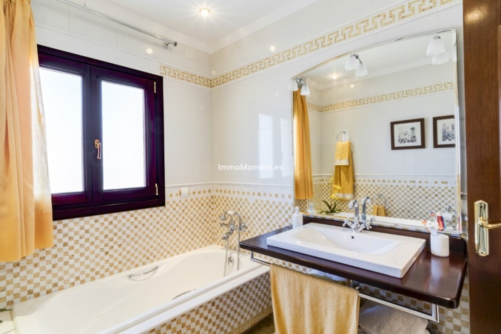Wiederverkauf - Freistehende Villa -   Inländisch - Alhaurín el Grande Centro