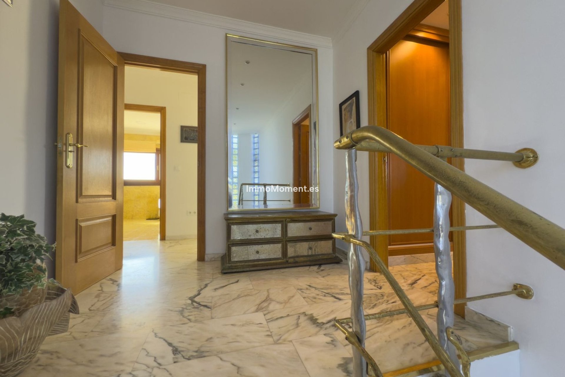 Wiederverkauf - Freistehende Villa -   Inländisch - Alhaurín el Grande Centro