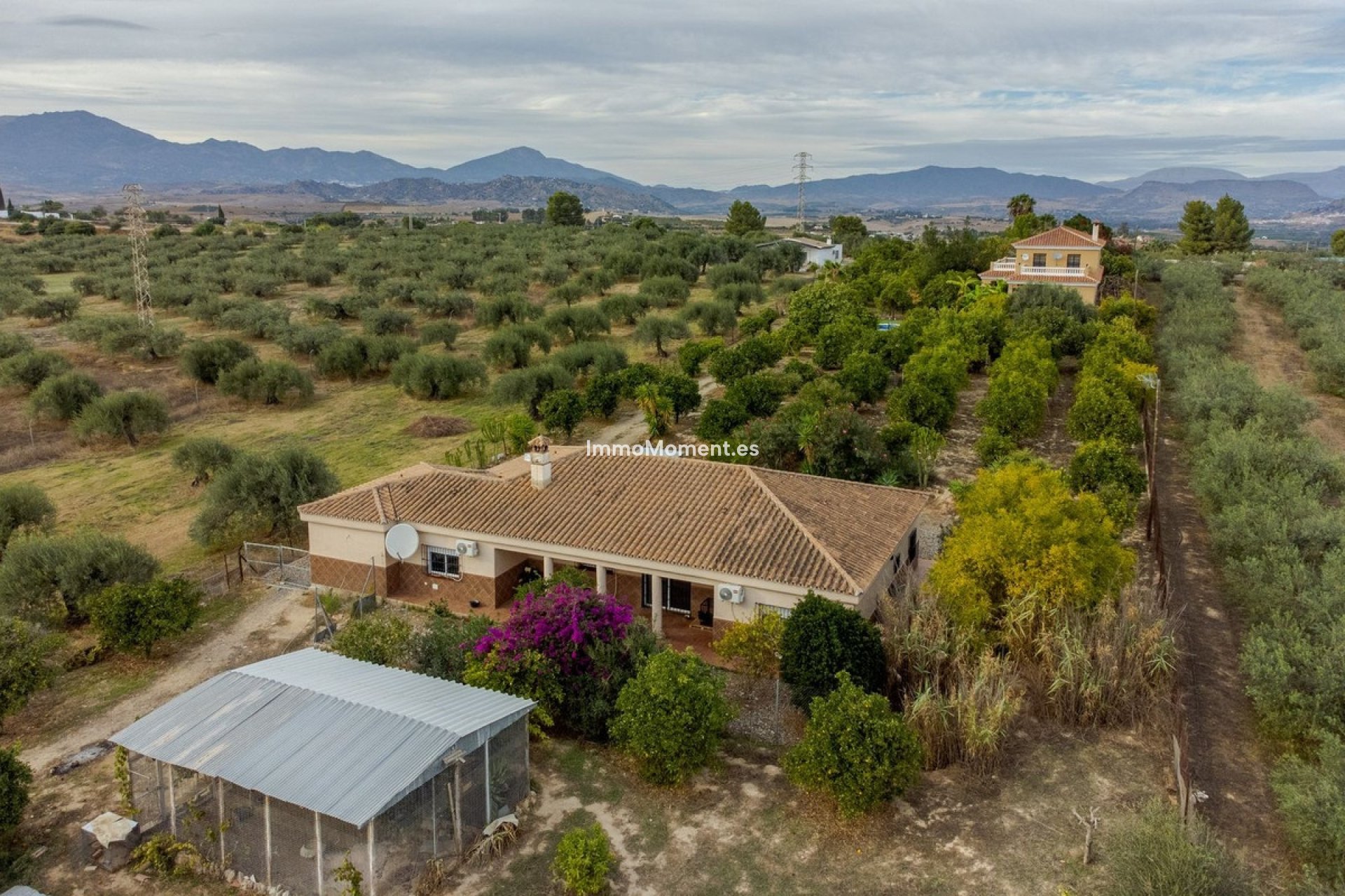 Wiederverkauf - Freistehende Villa -   Inländisch - Alhaurín el Grande Centro
