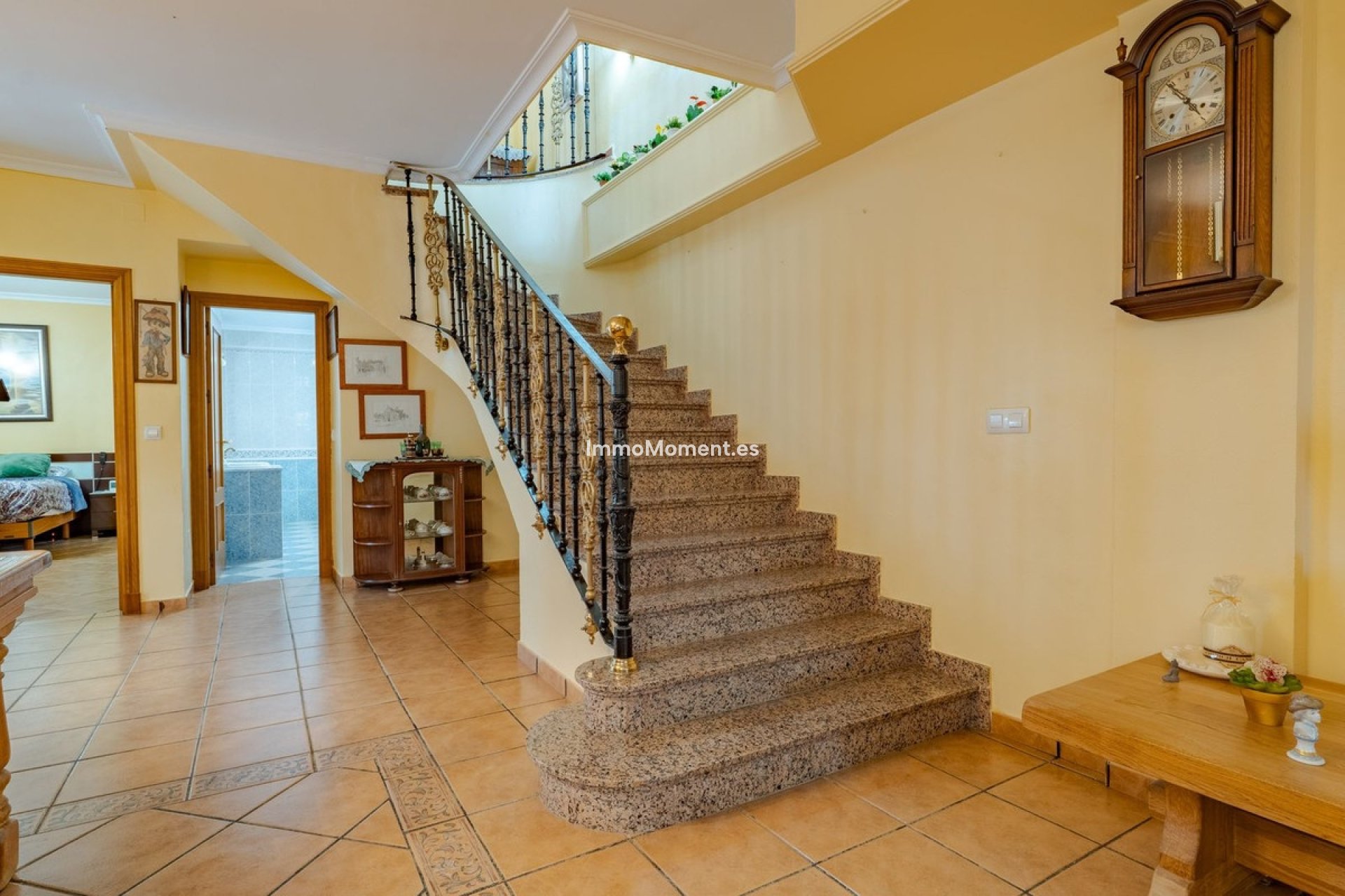 Wiederverkauf - Freistehende Villa -   Inländisch - Alhaurín el Grande Centro
