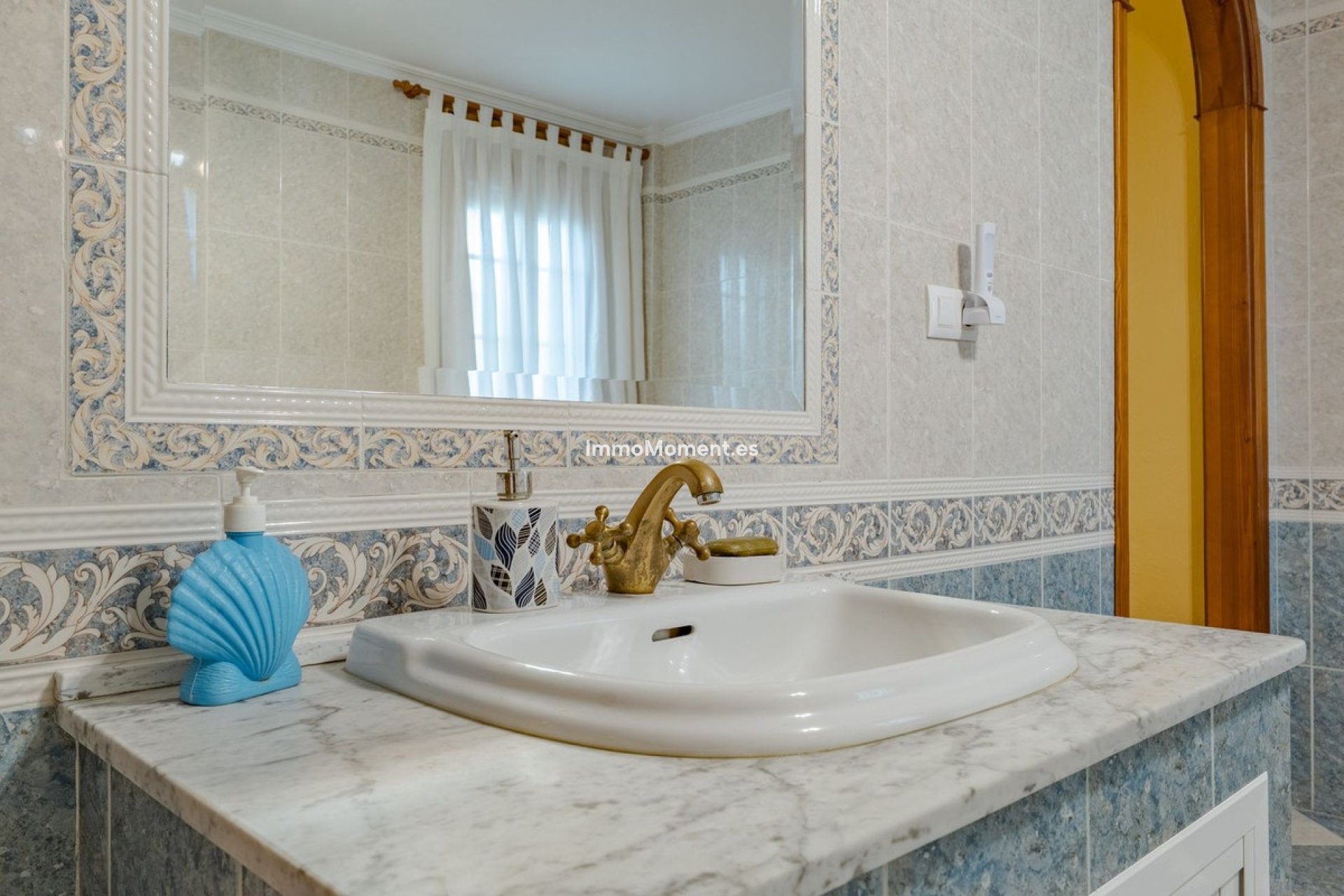 Wiederverkauf - Freistehende Villa -   Inländisch - Alhaurín el Grande Centro