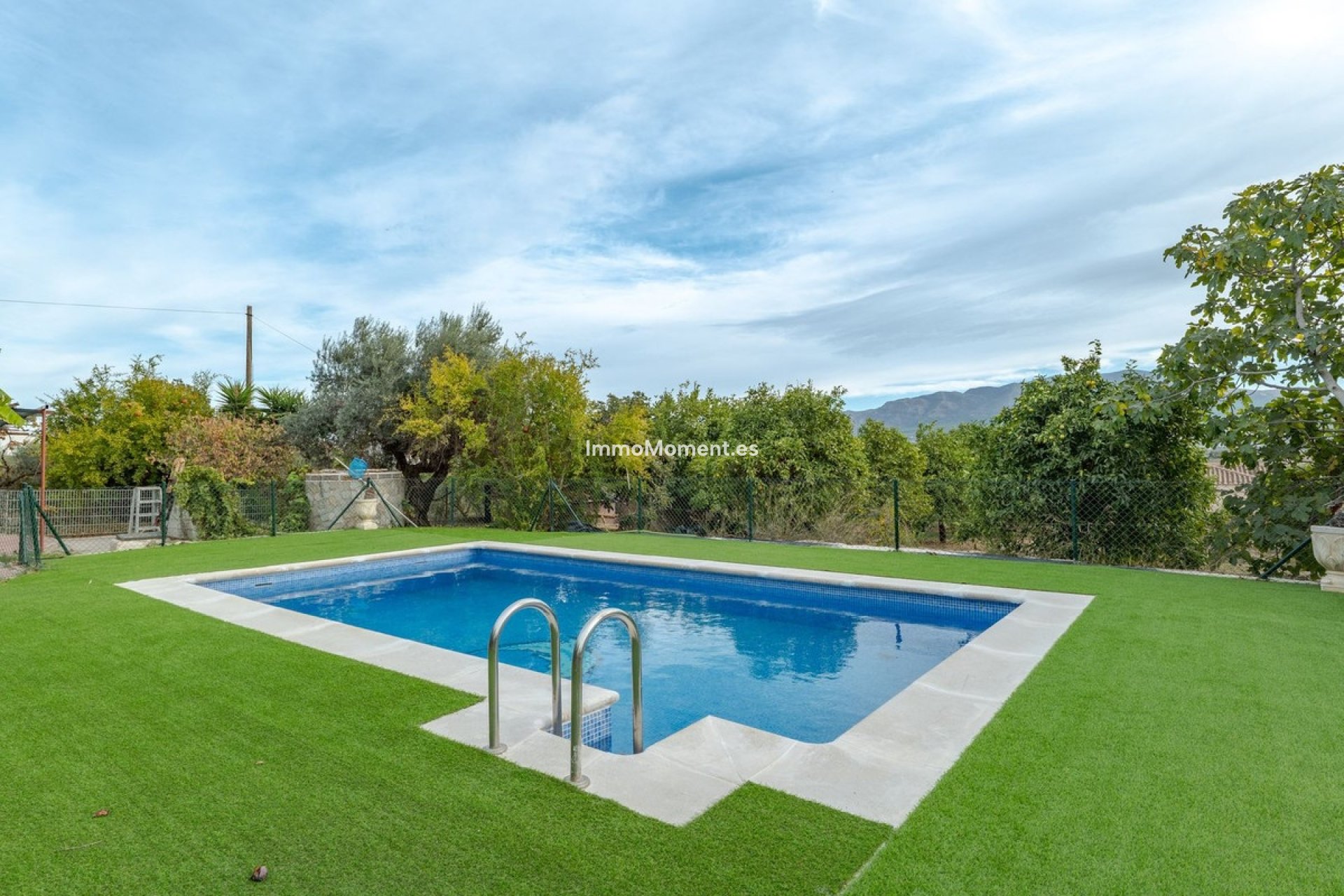 Wiederverkauf - Freistehende Villa -   Inländisch - Alhaurín el Grande Centro