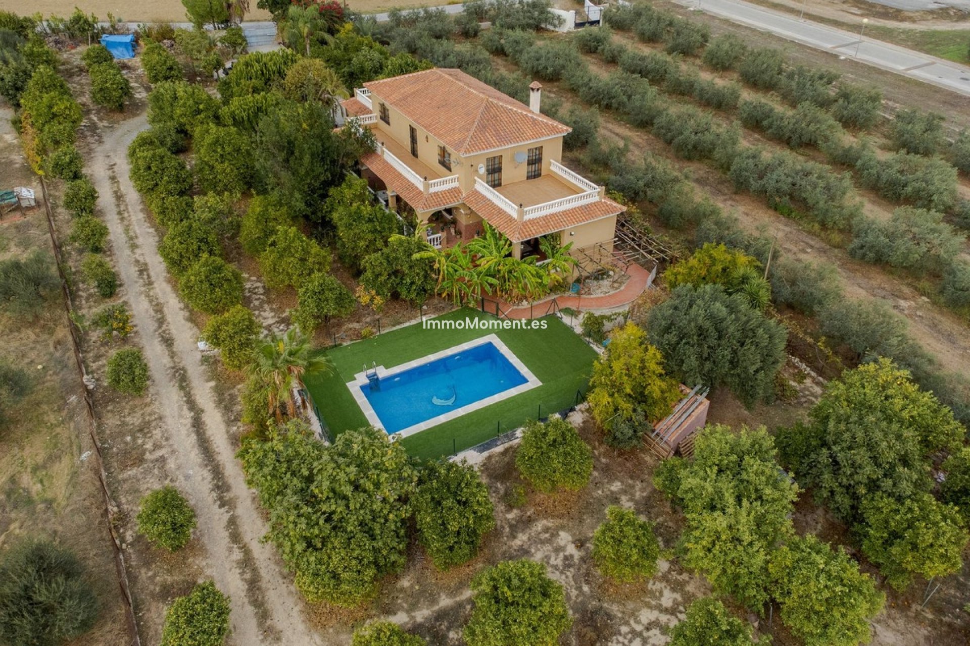 Wiederverkauf - Freistehende Villa -   Inländisch - Alhaurín el Grande Centro