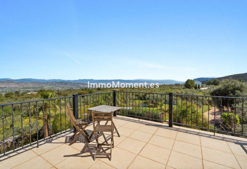 Wiederverkauf - Freistehende Villa -   Inländisch - Alhaurín el Grande Centro