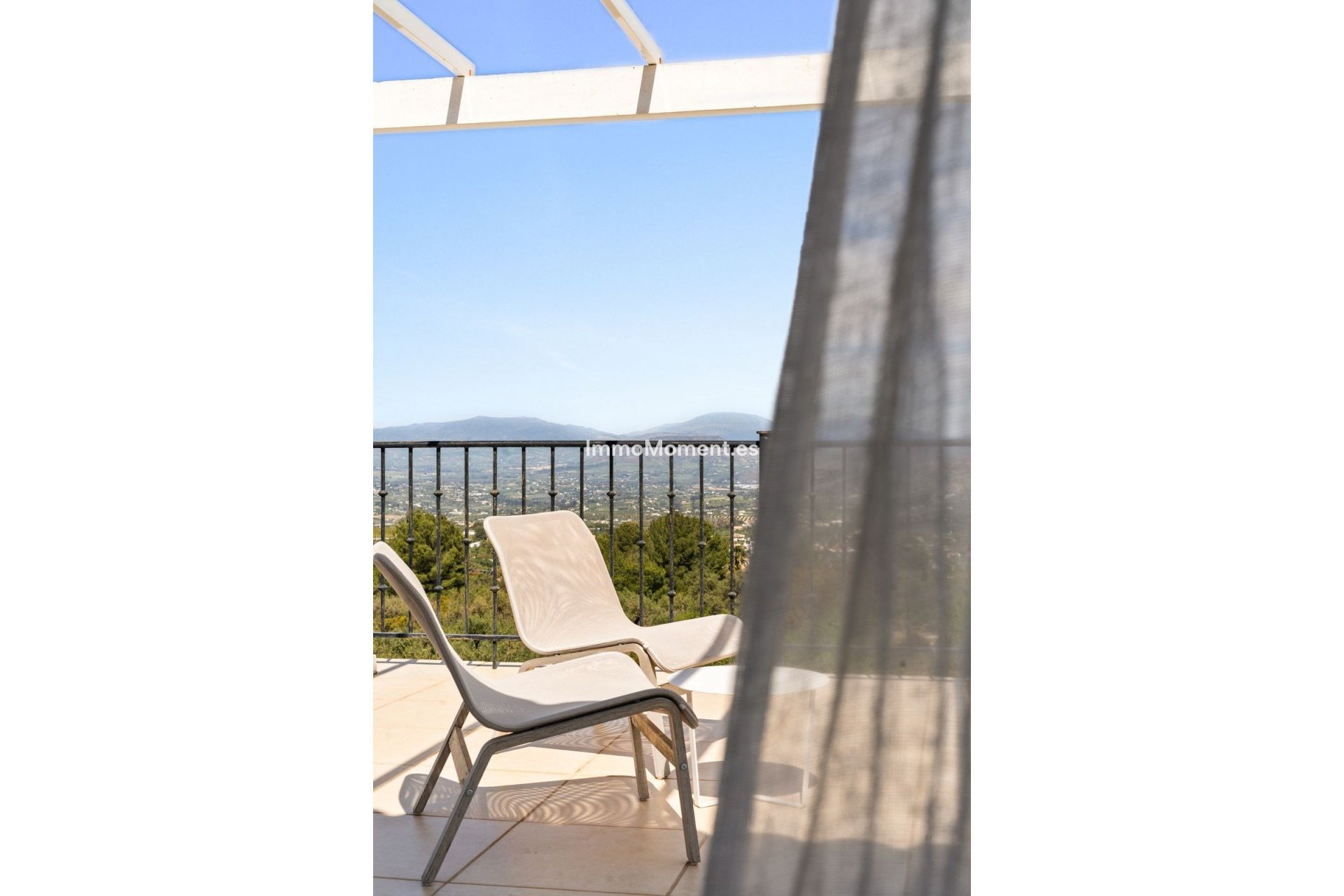 Wiederverkauf - Freistehende Villa -   Inländisch - Alhaurín el Grande Centro