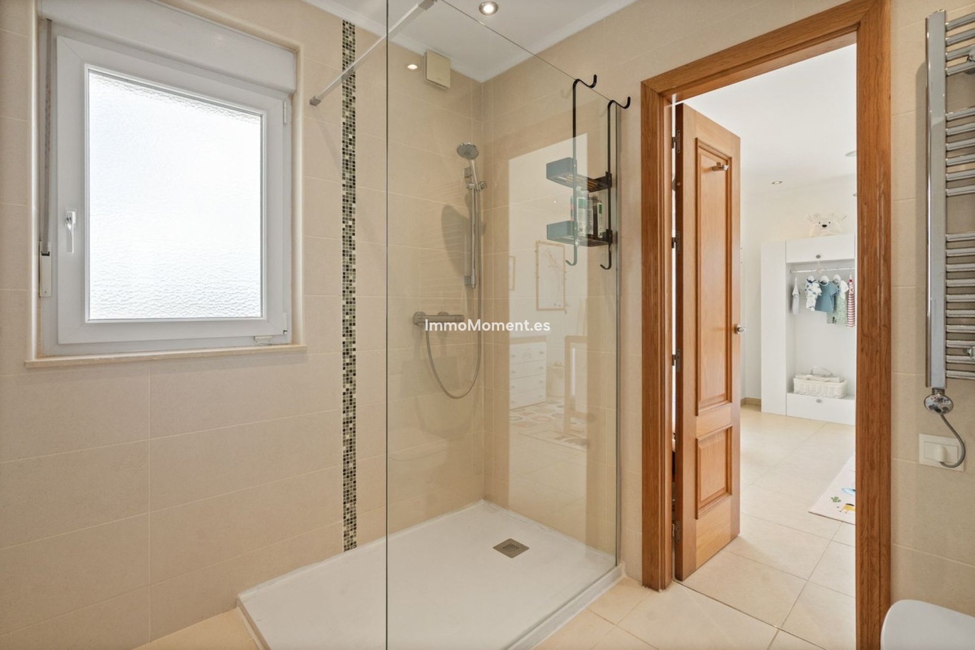Wiederverkauf - Freistehende Villa -   Inländisch - Alhaurín el Grande Centro