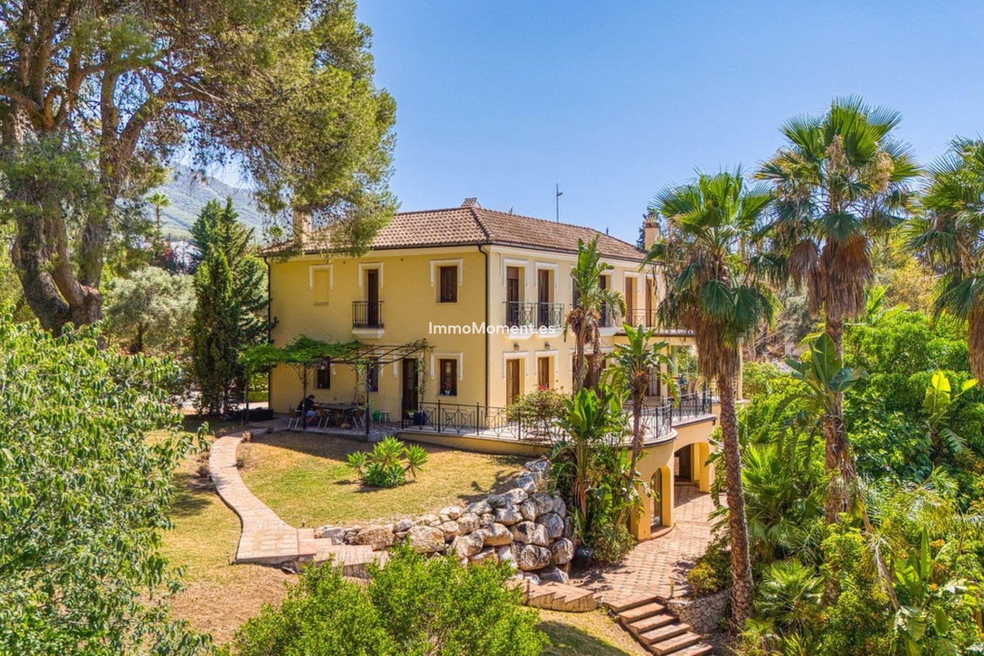 Wiederverkauf - Freistehende Villa -   Inländisch - Alhaurín el Grande Centro