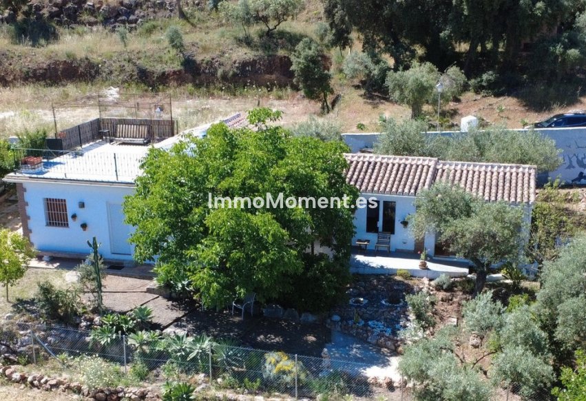 Wiederverkauf - Freistehende Villa -   Inländisch - Alhaurín el Grande Centro