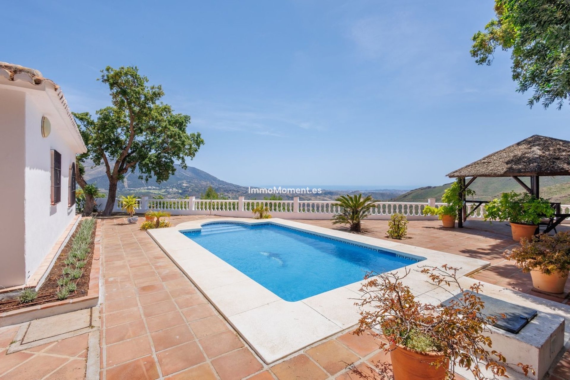 Wiederverkauf - Freistehende Villa -   Inländisch - Alhaurín el Grande Centro