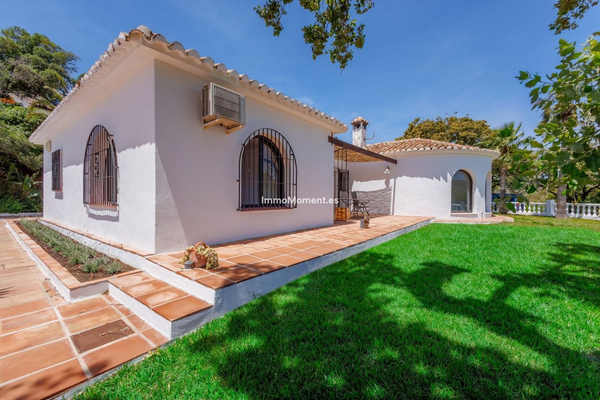 Wiederverkauf - Freistehende Villa -   Inländisch - Alhaurín el Grande Centro