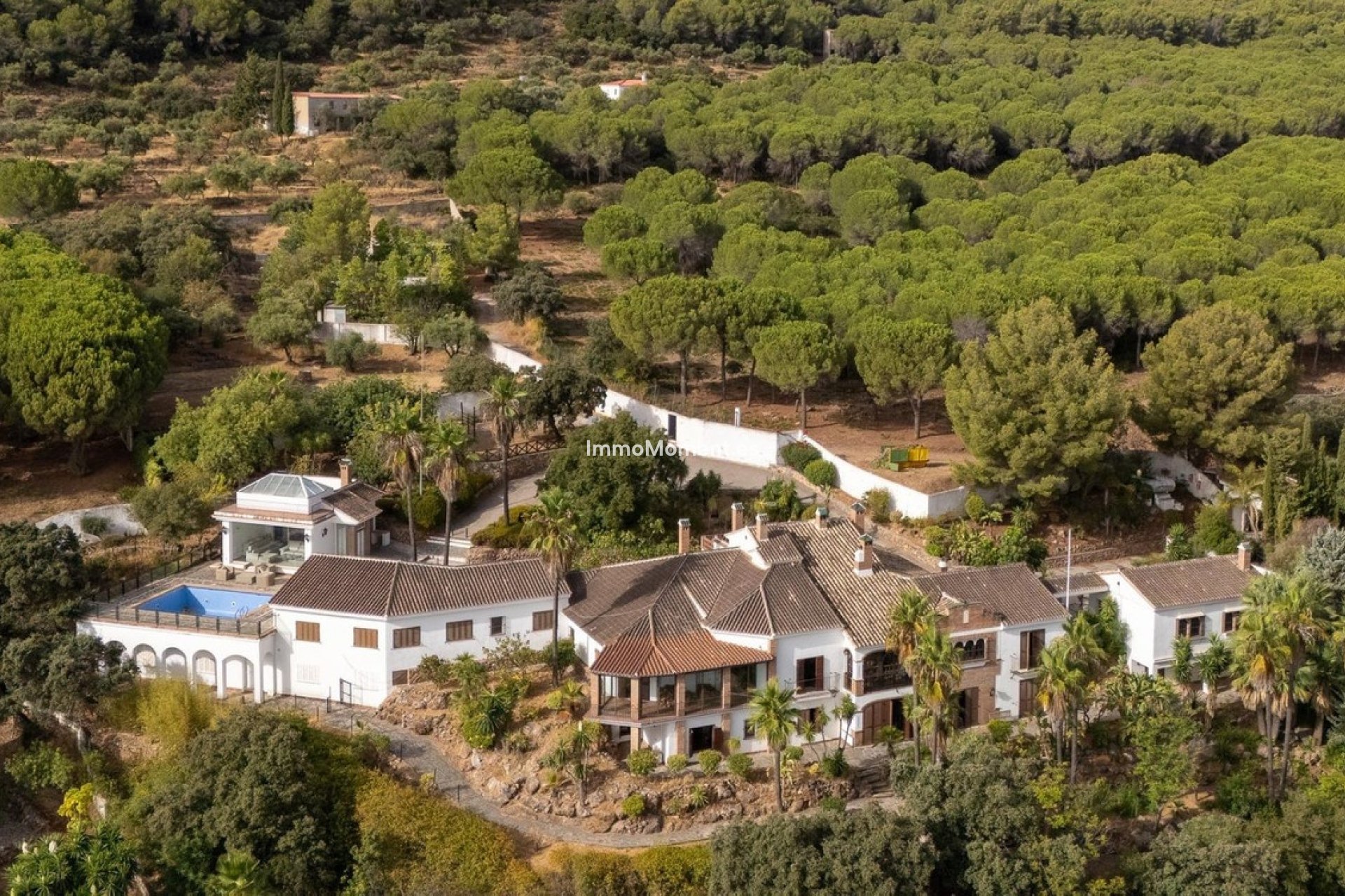 Wiederverkauf - Freistehende Villa -   Inländisch - Alhaurín el Grande Centro