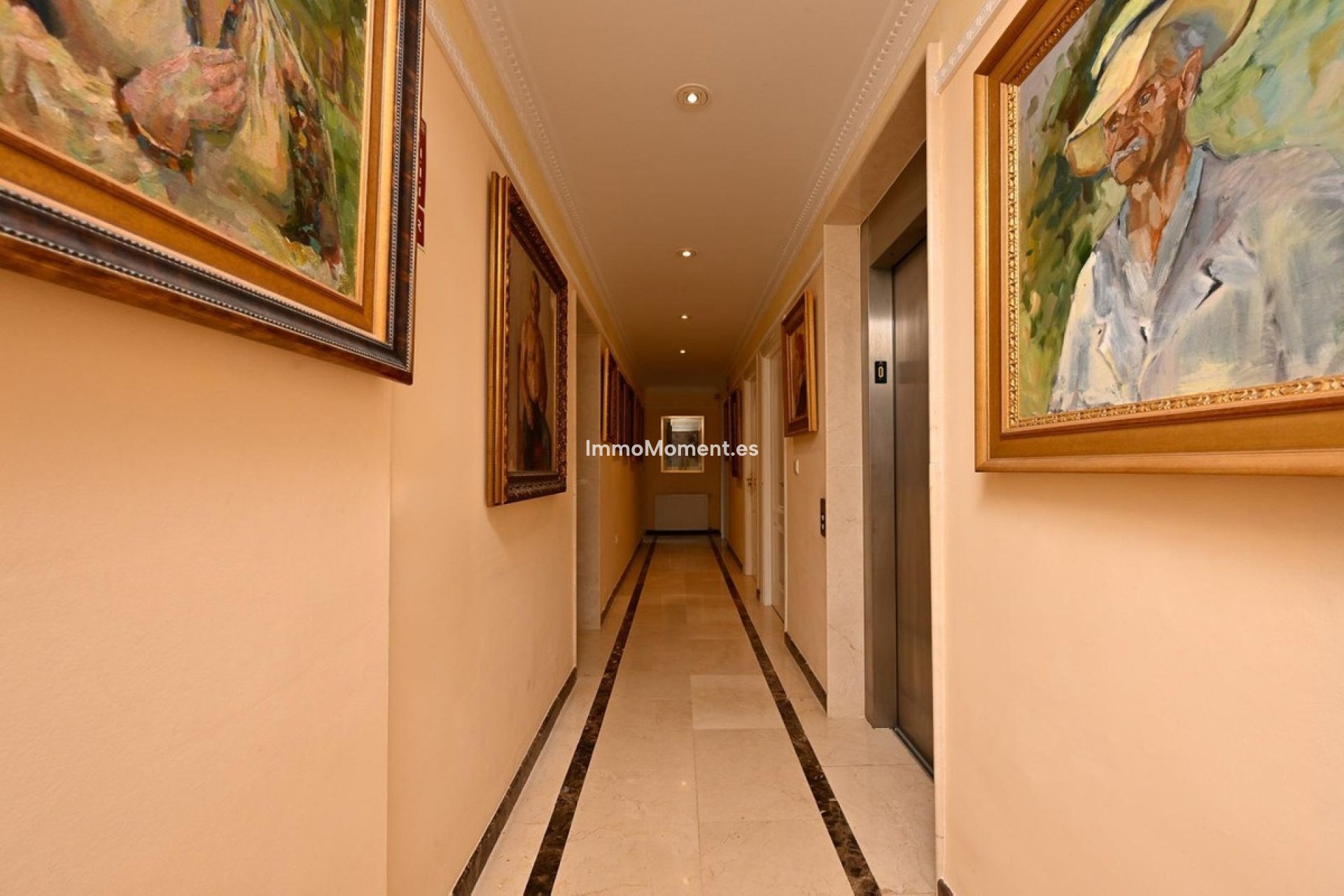 Wiederverkauf - Freistehende Villa -   Inländisch - Alhaurín el Grande Centro
