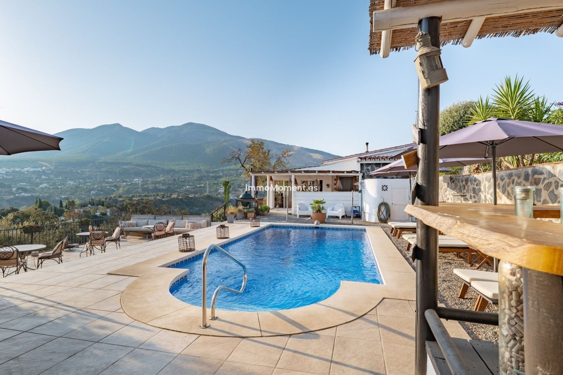 Wiederverkauf - Freistehende Villa -   Inländisch - Alhaurín el Grande Centro