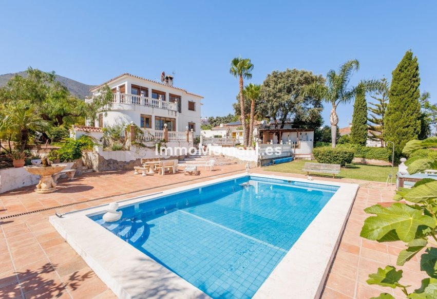 Wiederverkauf - Freistehende Villa -   Inländisch - Alhaurín el Grande Centro