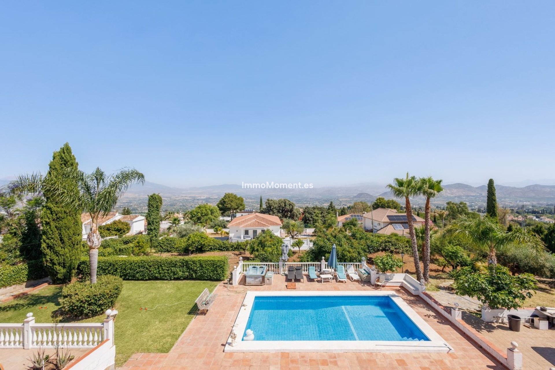 Wiederverkauf - Freistehende Villa -   Inländisch - Alhaurín el Grande Centro