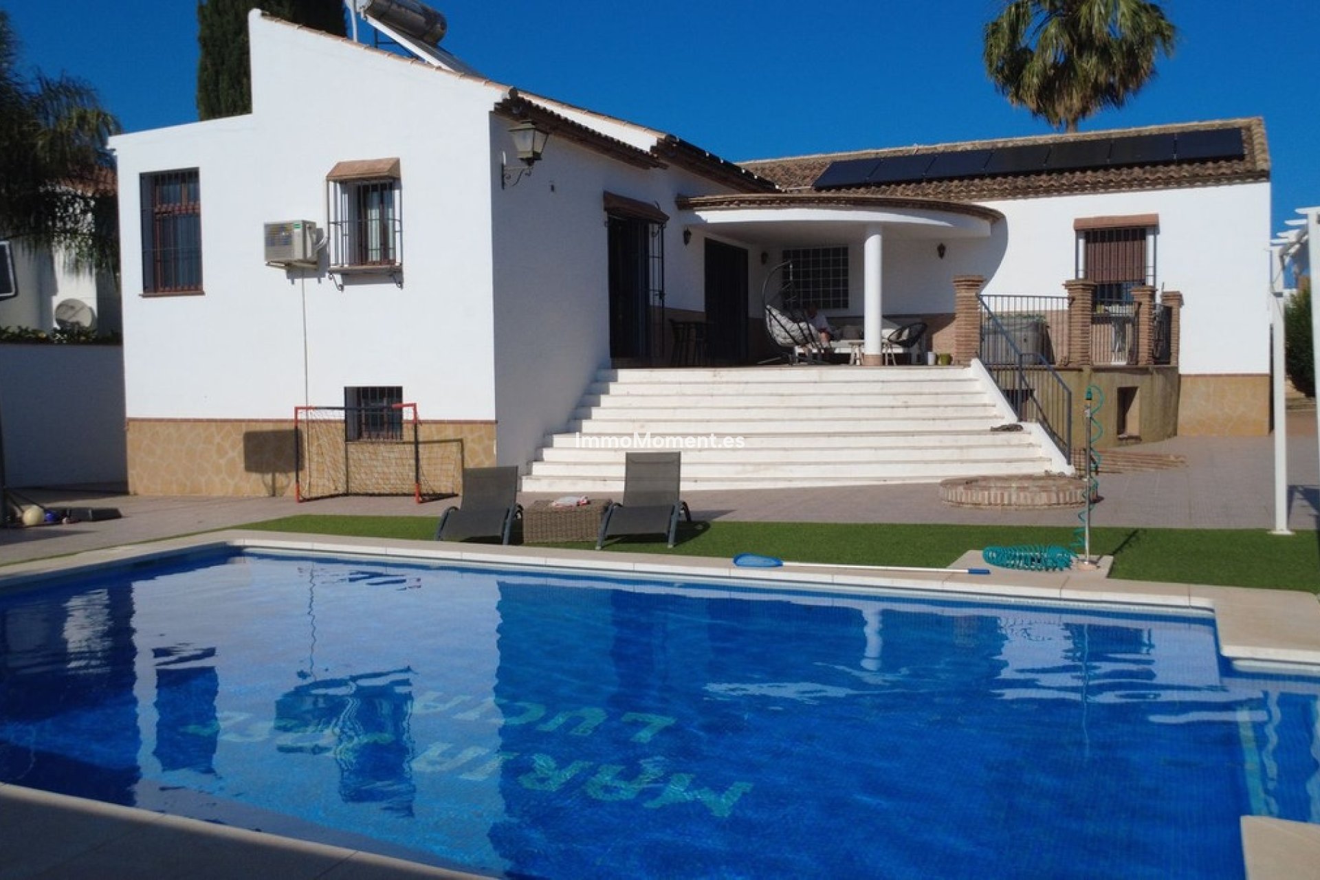 Wiederverkauf - Freistehende Villa -   Inländisch - Alhaurín el Grande Centro
