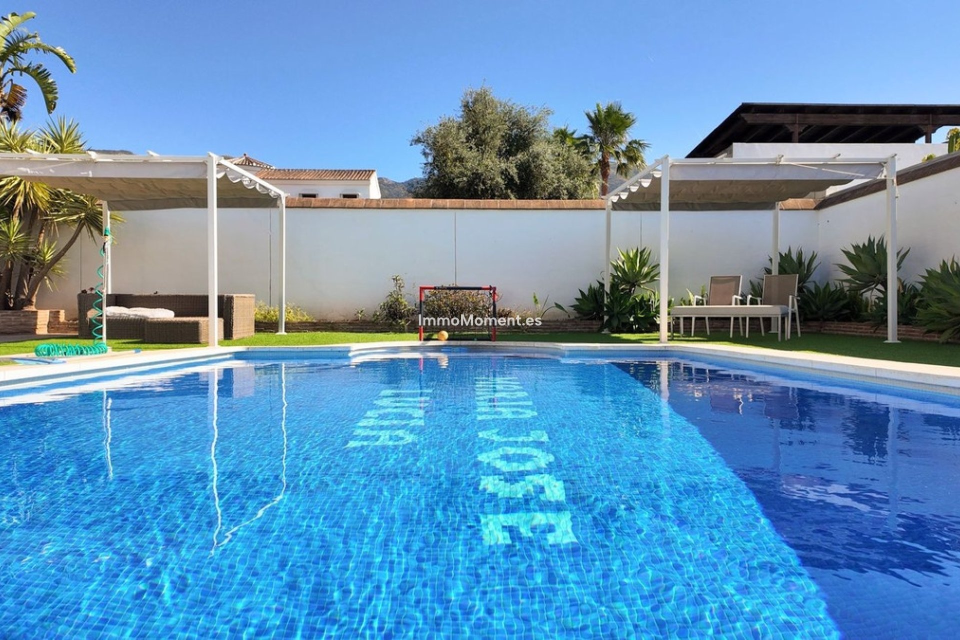 Wiederverkauf - Freistehende Villa -   Inländisch - Alhaurín el Grande Centro
