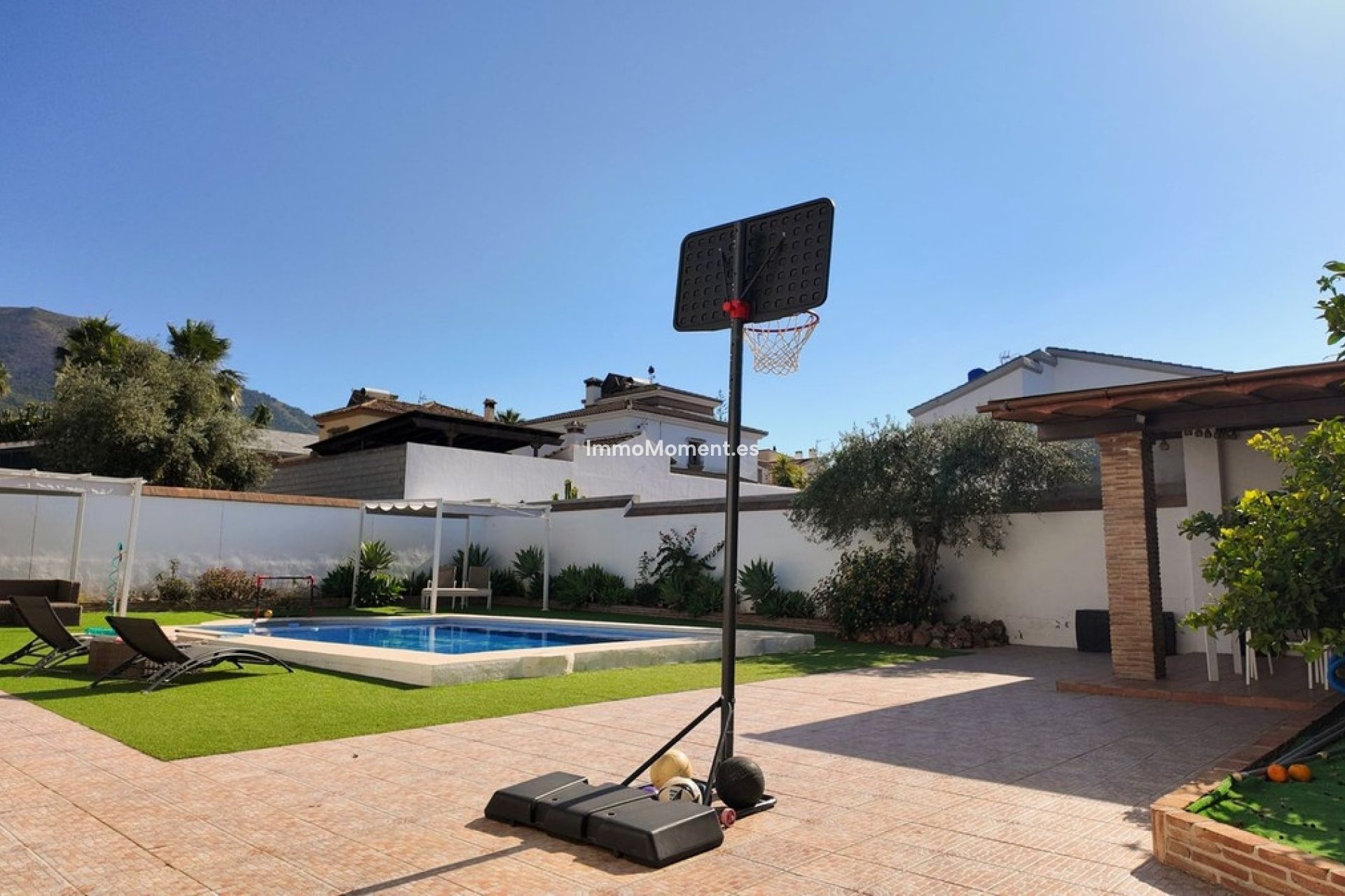 Wiederverkauf - Freistehende Villa -   Inländisch - Alhaurín el Grande Centro