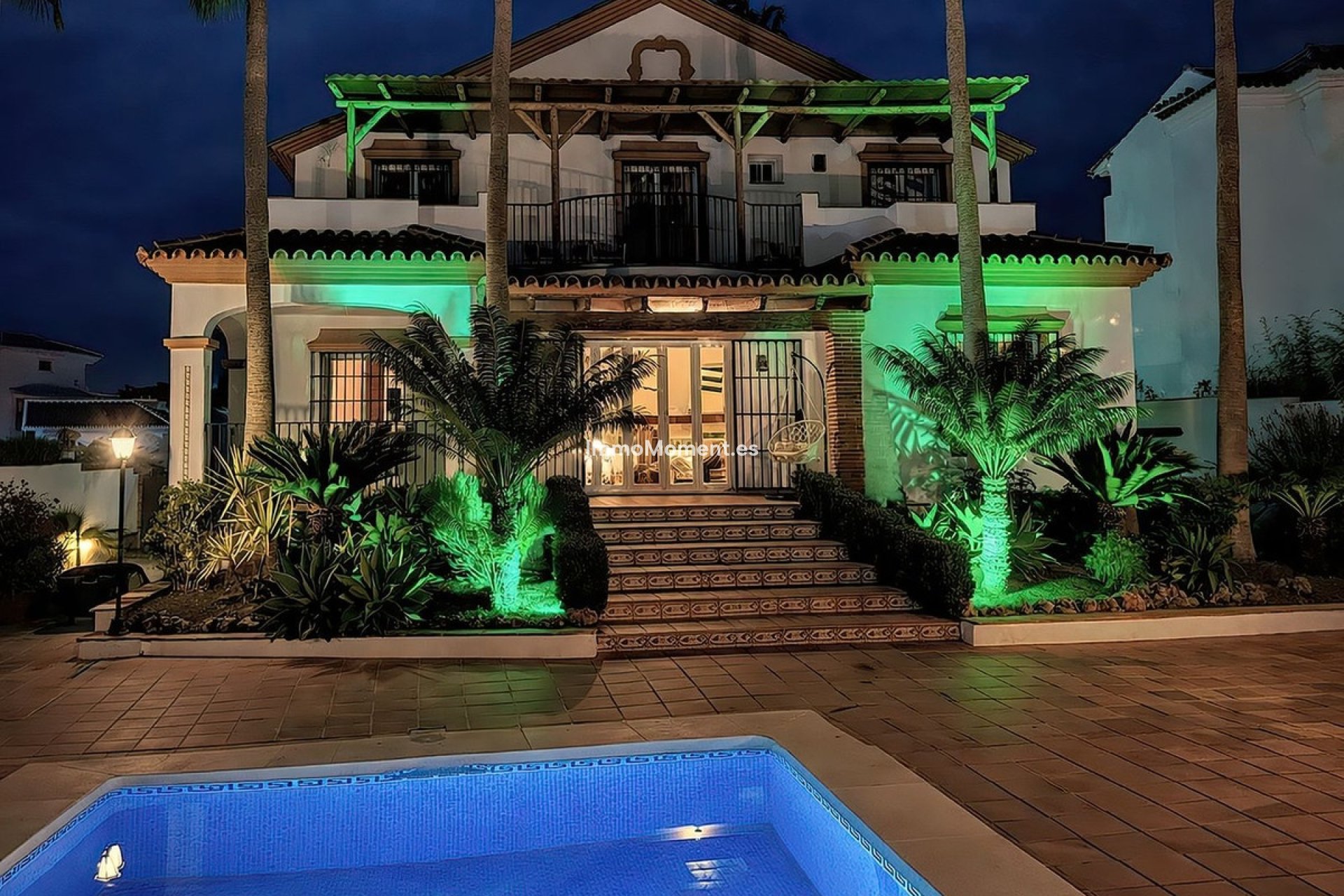 Wiederverkauf - Freistehende Villa -   Inländisch - Alhaurín el Grande Centro
