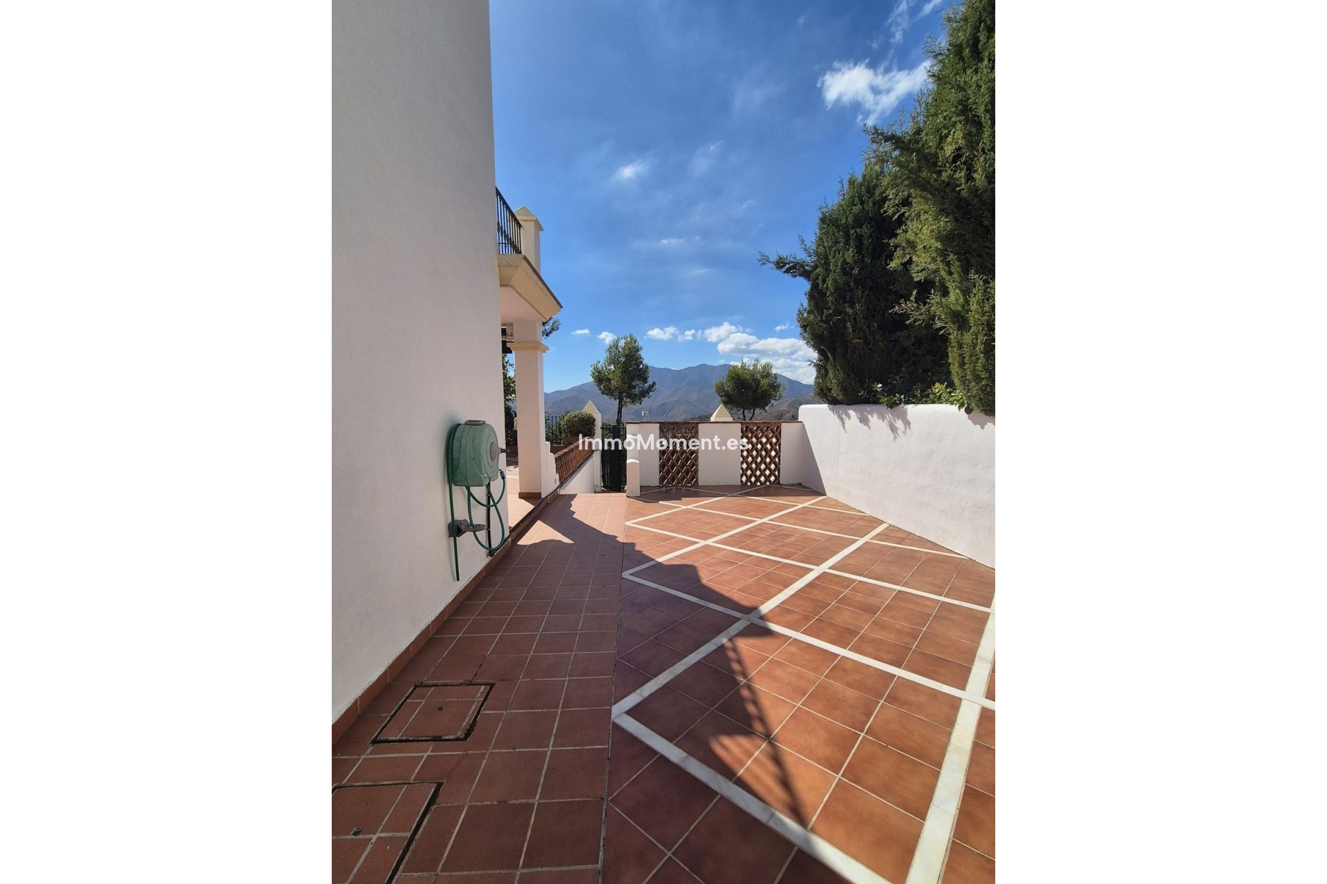 Wiederverkauf - Freistehende Villa -   Inländisch - Alhaurín Golf