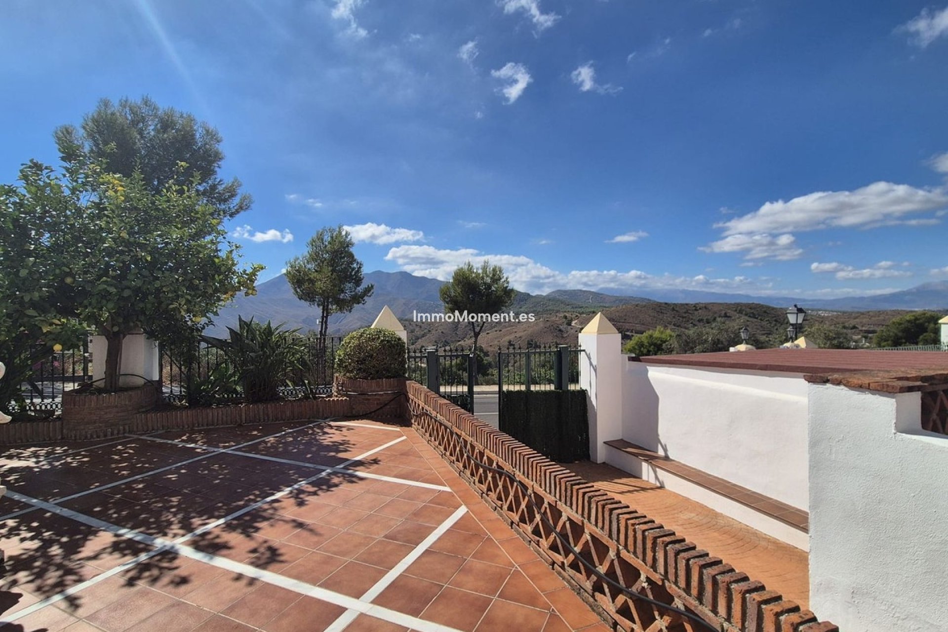 Wiederverkauf - Freistehende Villa -   Inländisch - Alhaurín Golf