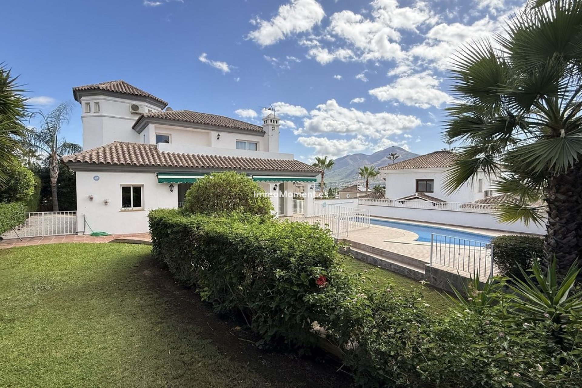 Wiederverkauf - Freistehende Villa -   Inländisch - Coín