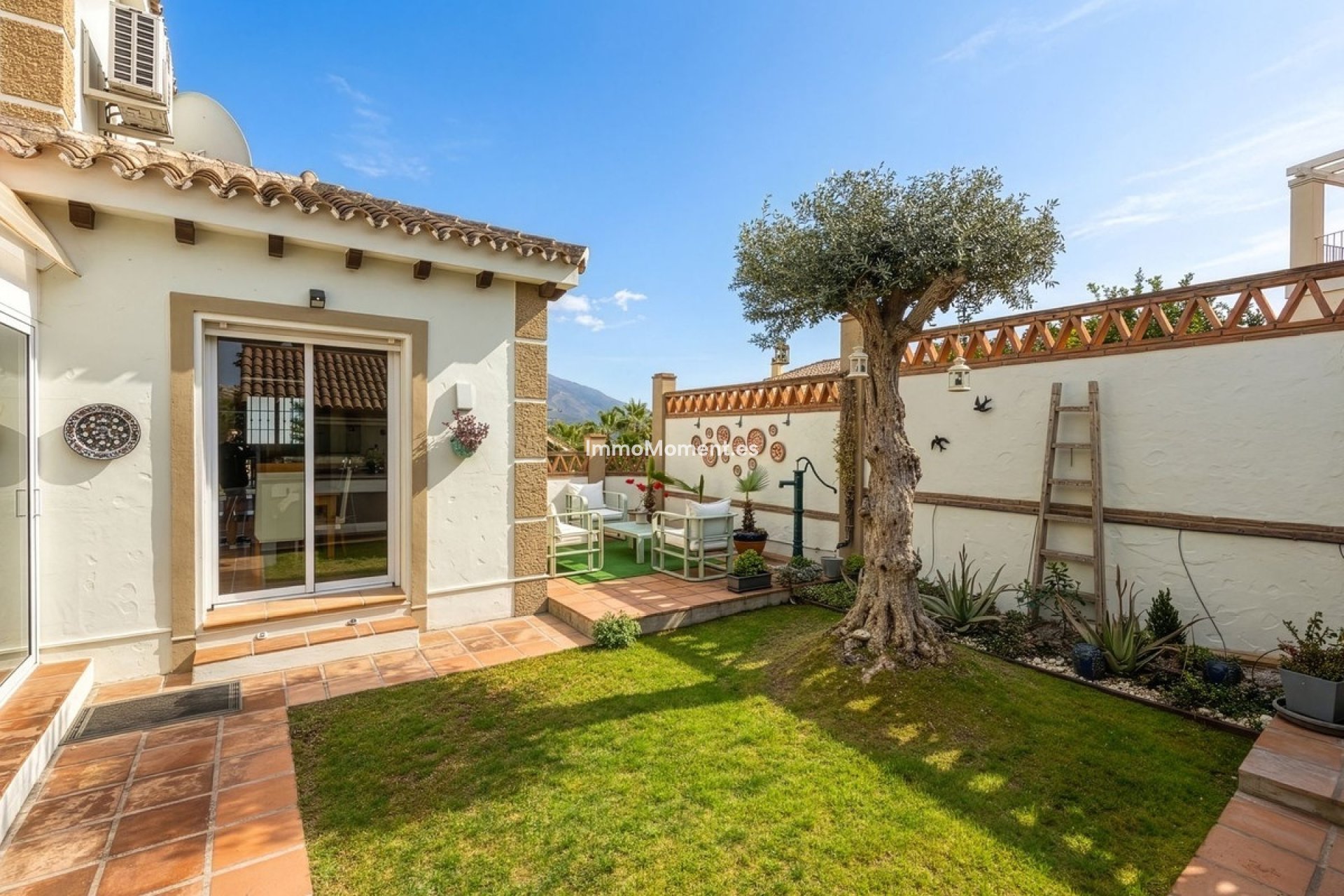 Wiederverkauf - Freistehende Villa -   Inländisch - Coín