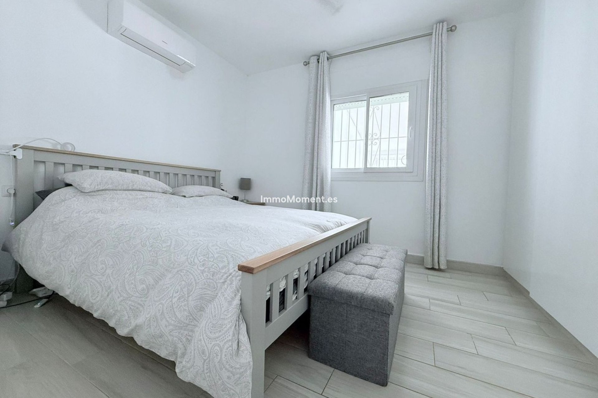 Wiederverkauf - Freistehende Villa -   Inländisch - Coín