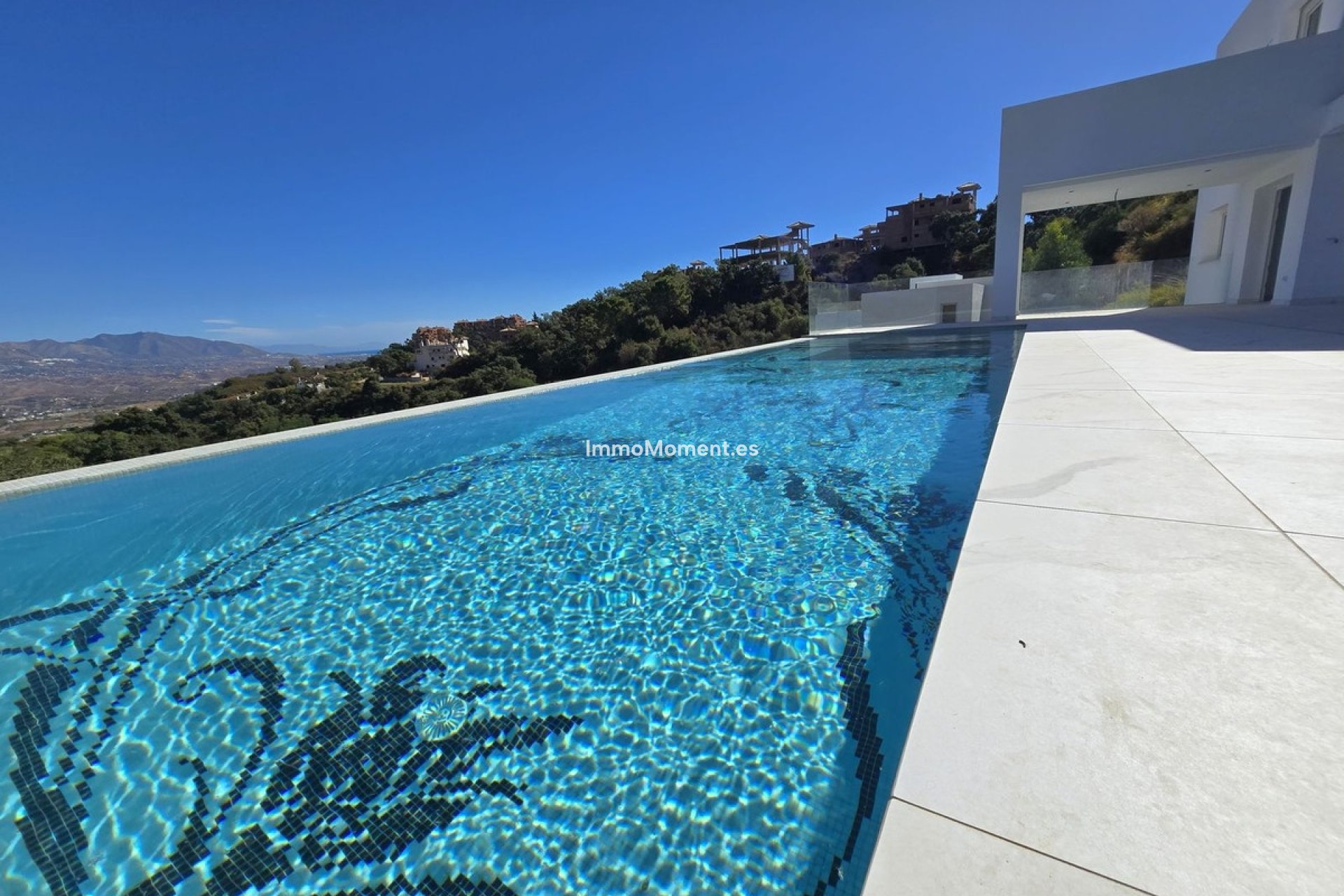 Wiederverkauf - Freistehende Villa - Marbella - La Mairena