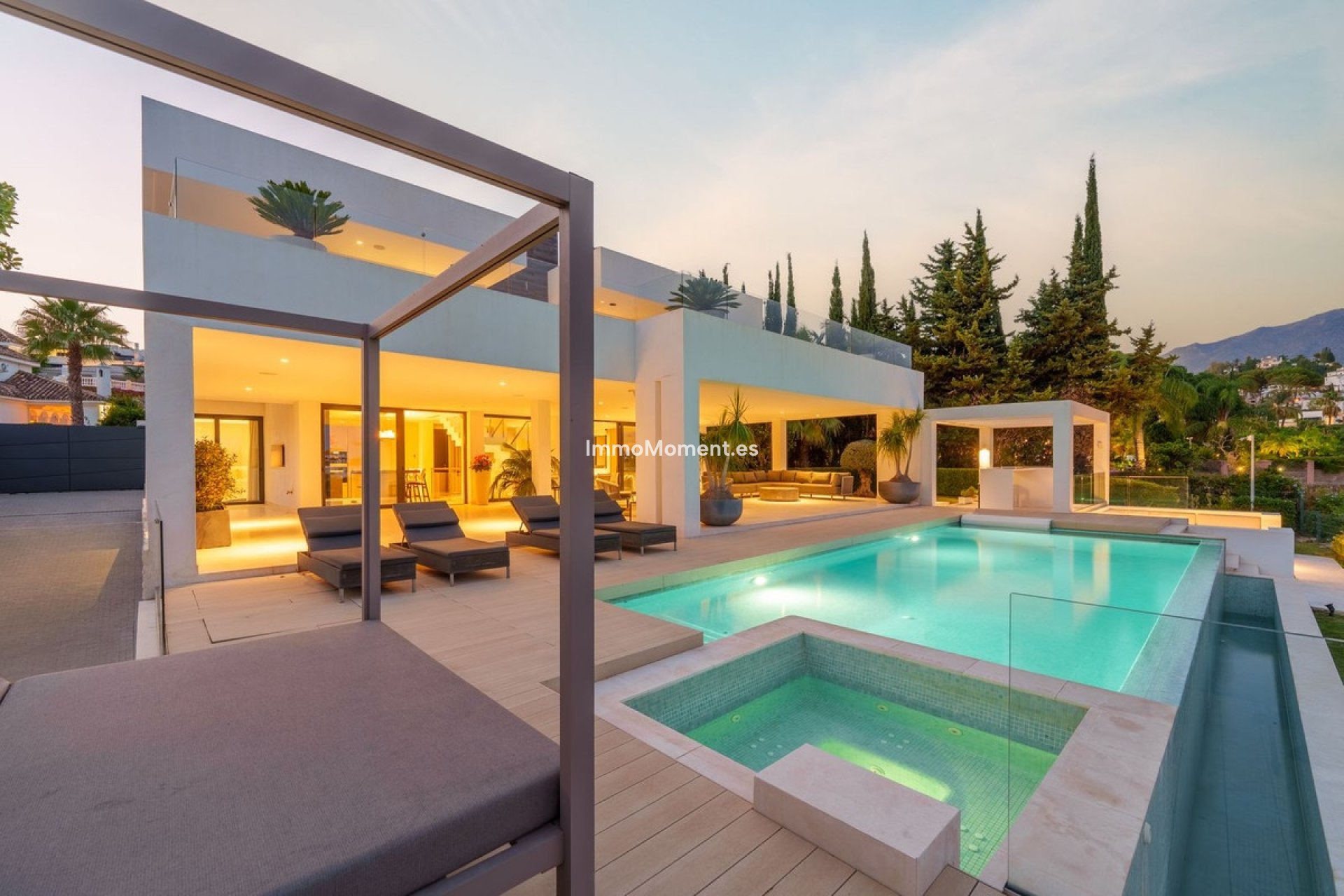 Wiederverkauf - Freistehende Villa - Marbella - Nueva Andalucía