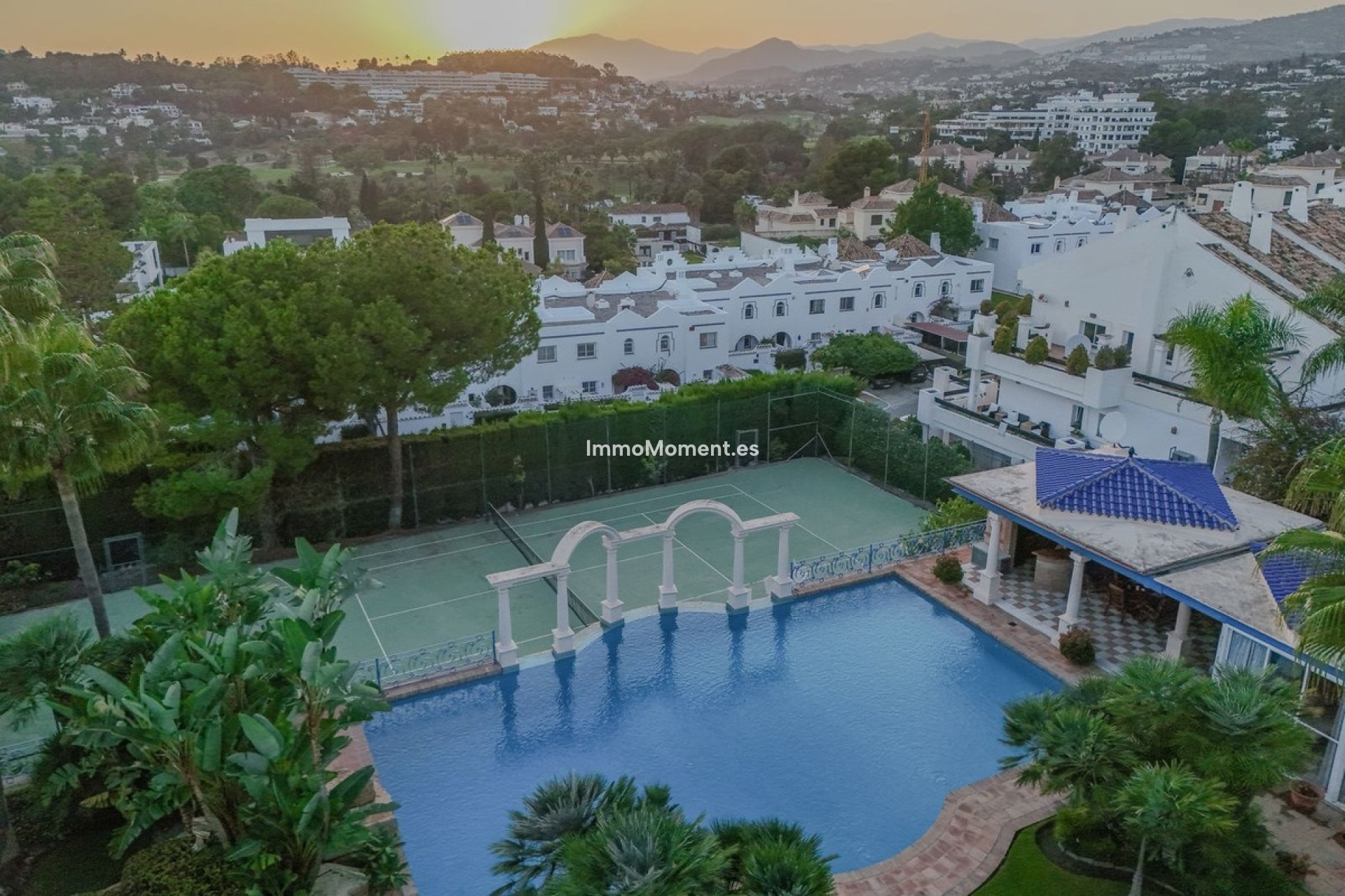 Wiederverkauf - Freistehende Villa - Marbella - Nueva Andalucía