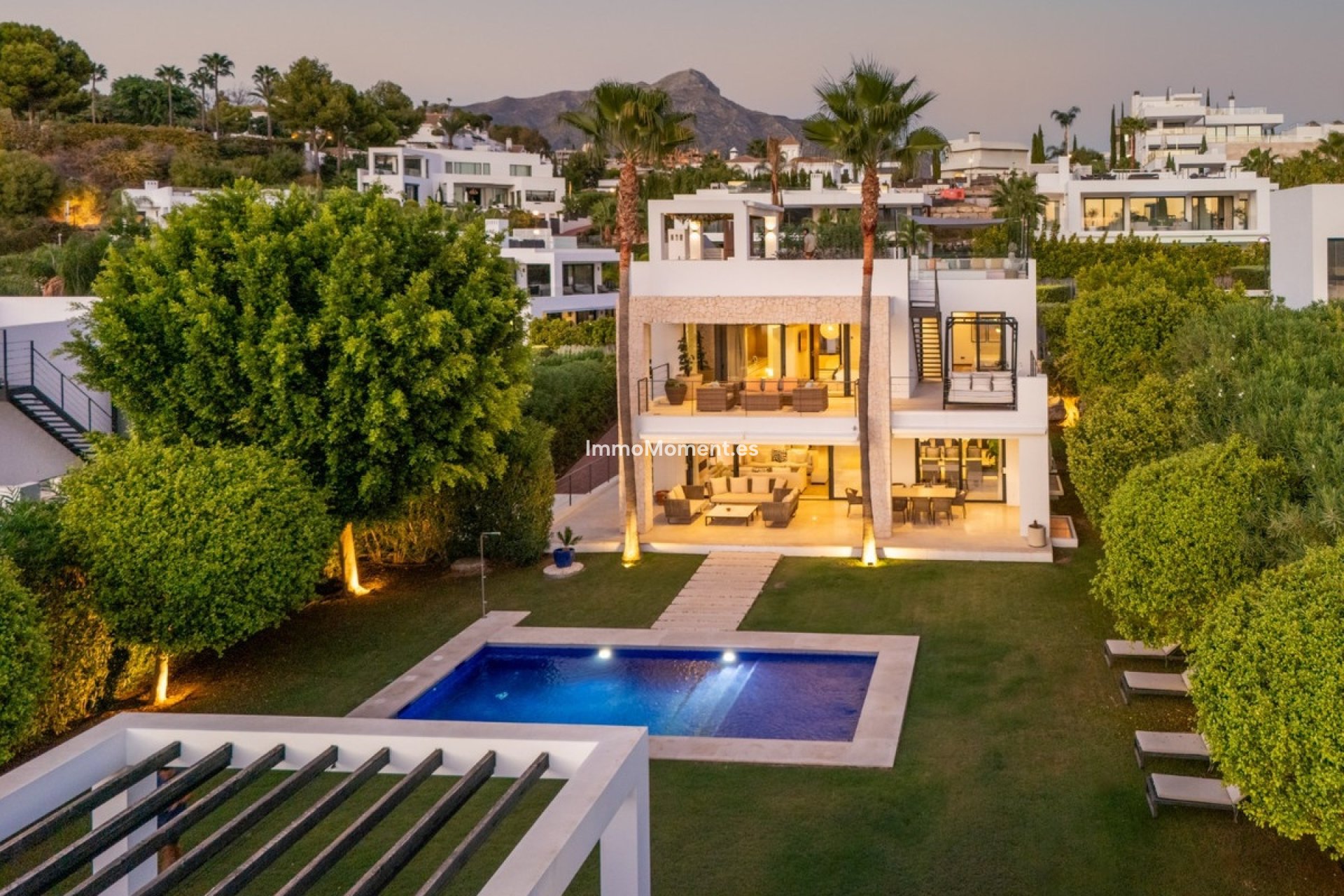 Wiederverkauf - Freistehende Villa - Marbella - Nueva Andalucía