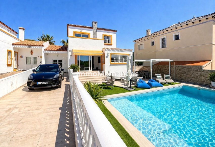 Wiederverkauf - Freistehende Villa - Orihuela - Los Dolses