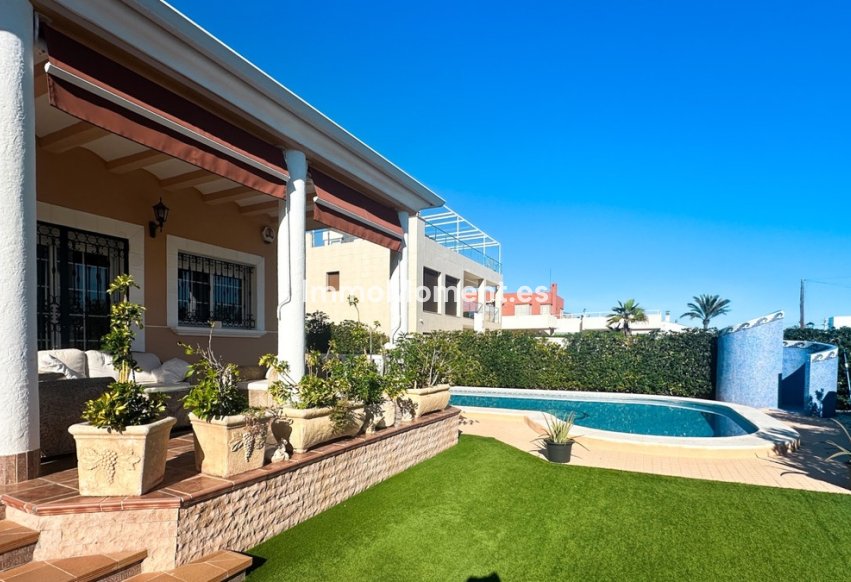 Wiederverkauf - Freistehende Villa - Torrevieja - La Mata