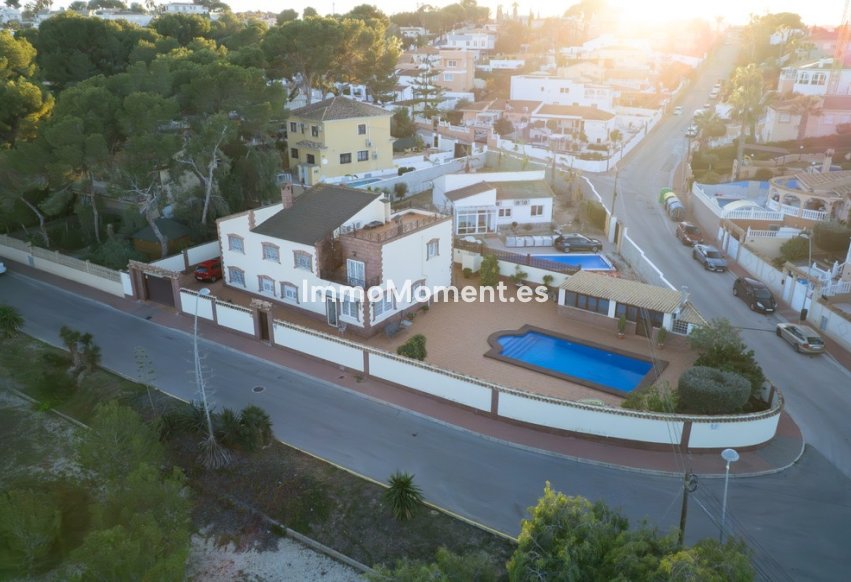 Wiederverkauf - Freistehende Villa - Torrevieja - Los Balcones - Los Altos del Edén