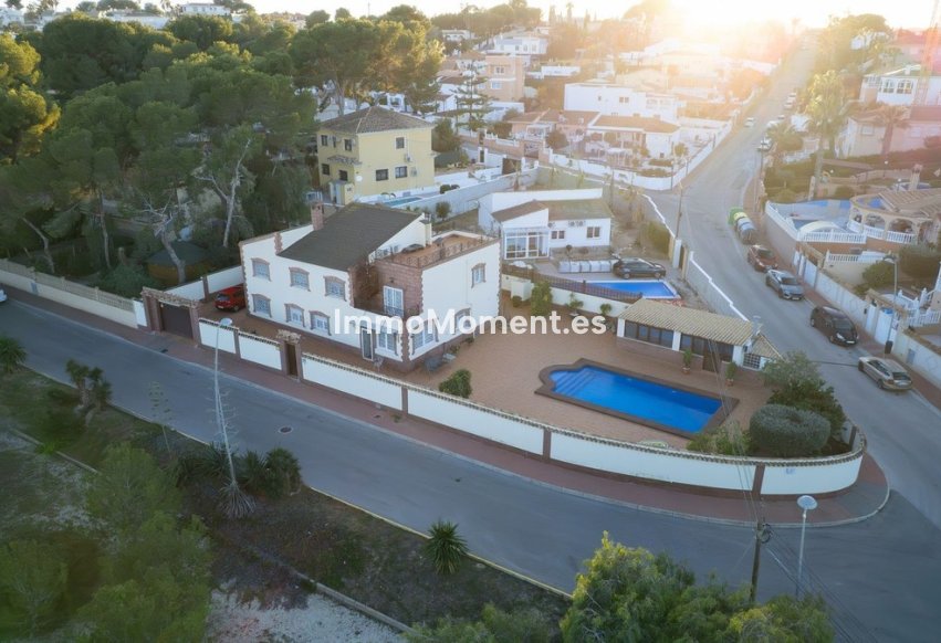 Wiederverkauf - Freistehende Villa - Torrevieja - Los Balcones - Los Altos del Edén