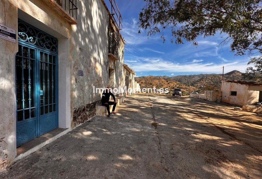 Wiederverkauf - Land -   Inländisch - Almogía