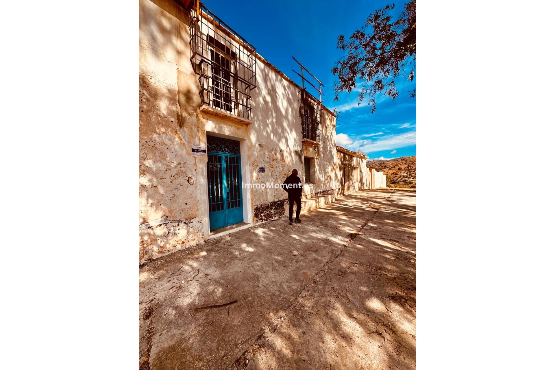 Wiederverkauf - Land -   Inländisch - Almogía