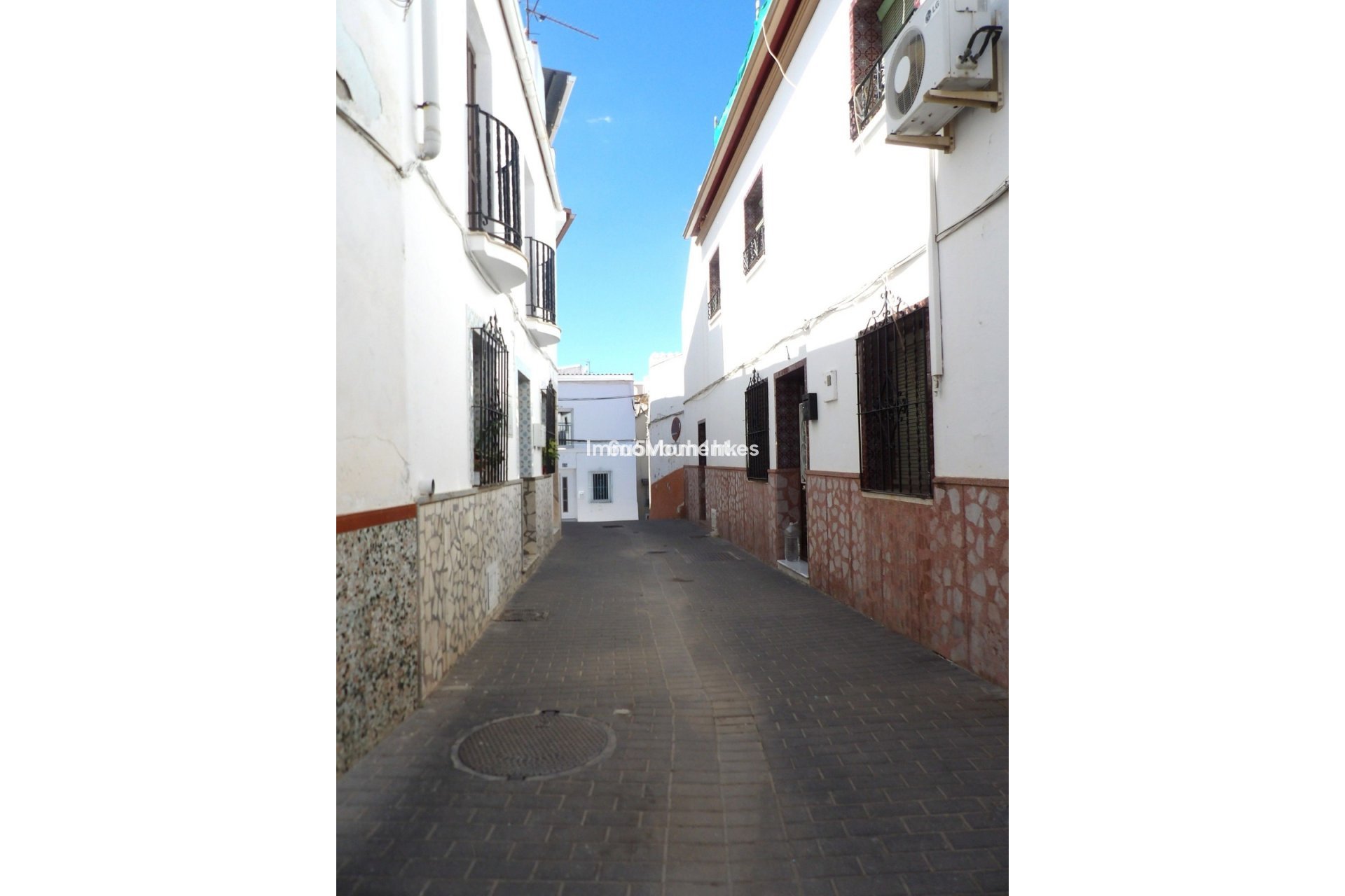 Wiederverkauf - Reihenhaus -   Inländisch - Alhaurín el Grande Centro