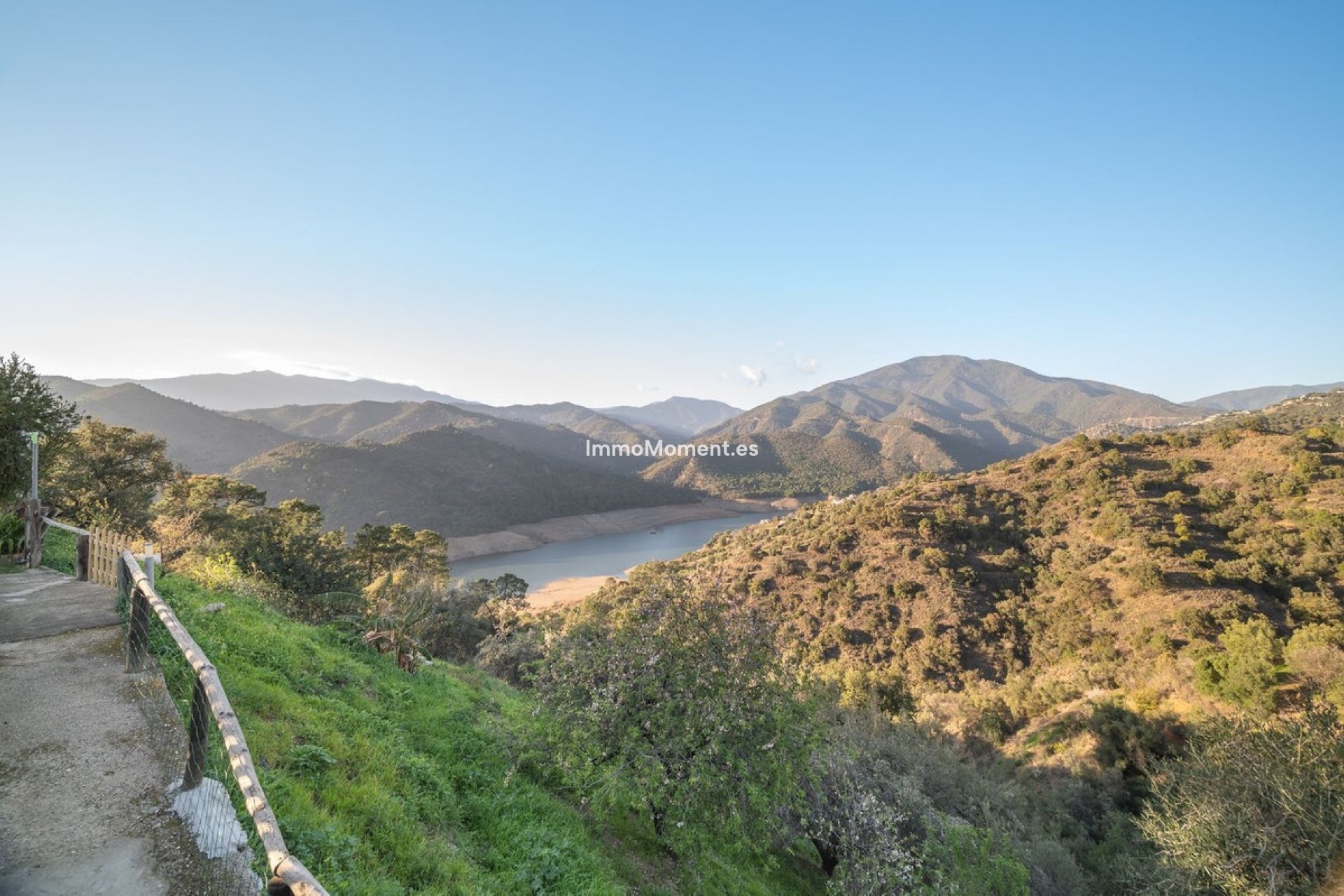 Wiederverkauf - Reihenhaus -   Inländisch - Istán