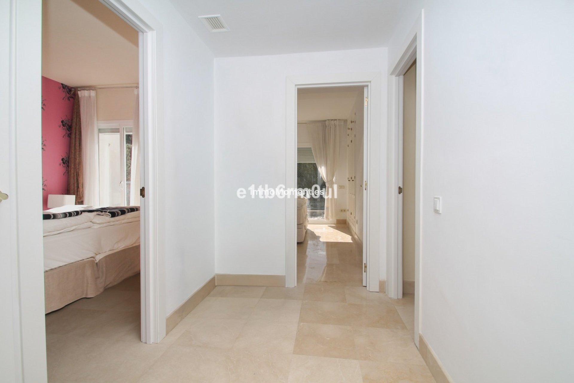 Wiederverkauf - Reihenhaus -   Inländisch - Istán