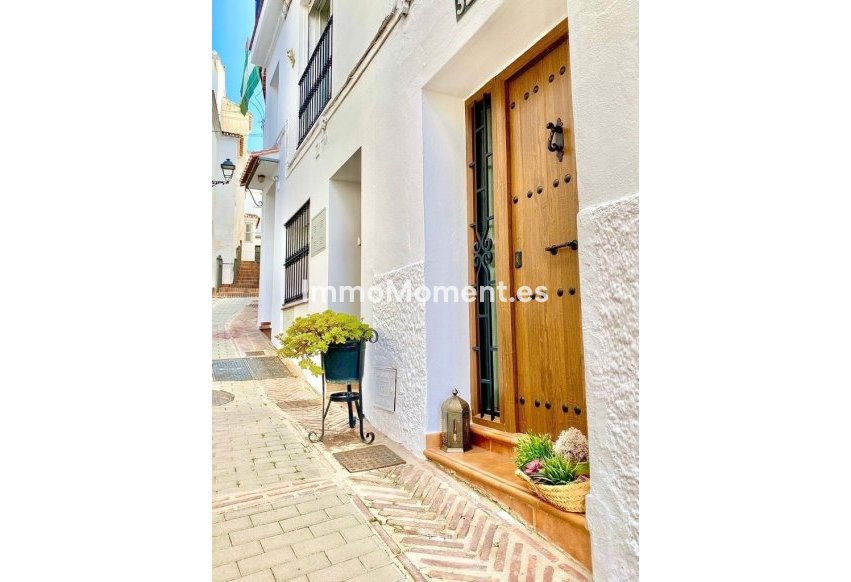 Wiederverkauf - Reihenhaus -   Inländisch - Istán