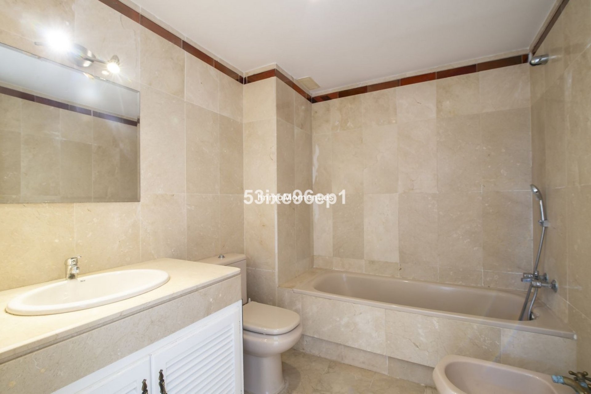 Wiederverkauf - Villa - Estepona  - New Golden Mile