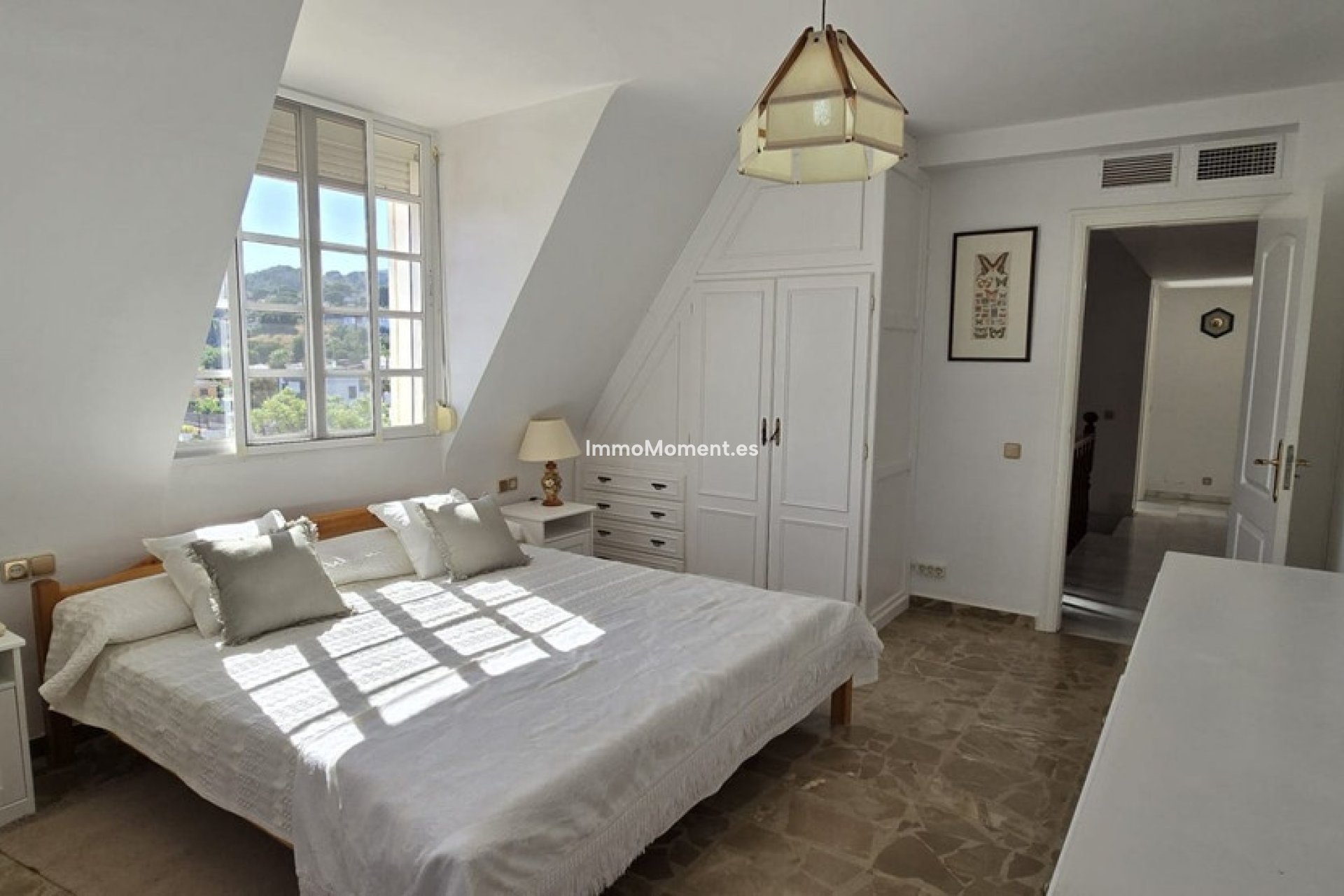 Wiederverkauf - Villa -   Inländisch - Alhaurín de la Torre