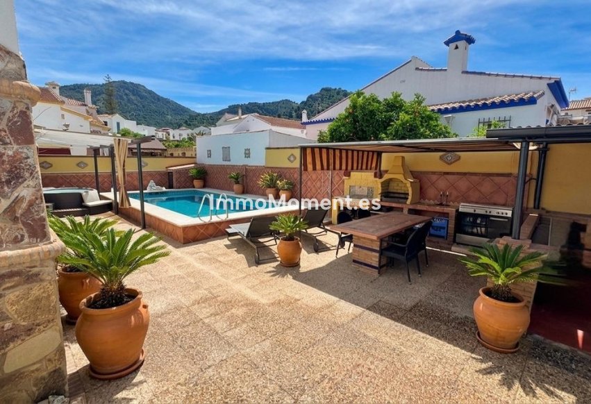 Wiederverkauf - Villa -   Inländisch - Alhaurín de la Torre