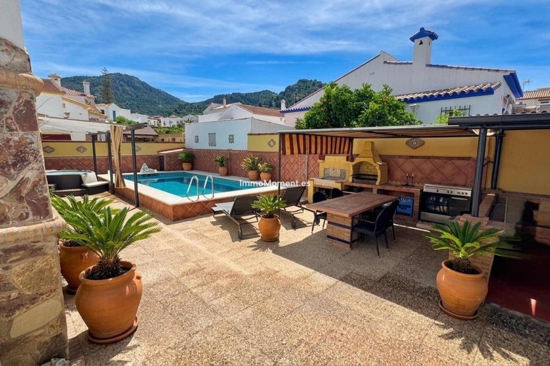 Wiederverkauf - Villa -   Inländisch - Alhaurín de la Torre