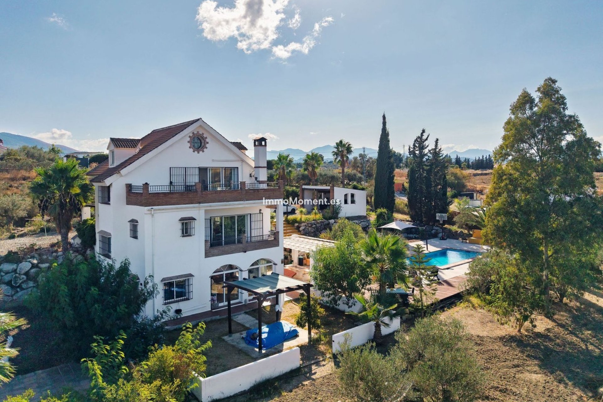 Wiederverkauf - Villa -   Inländisch - Alhaurín el Grande Centro