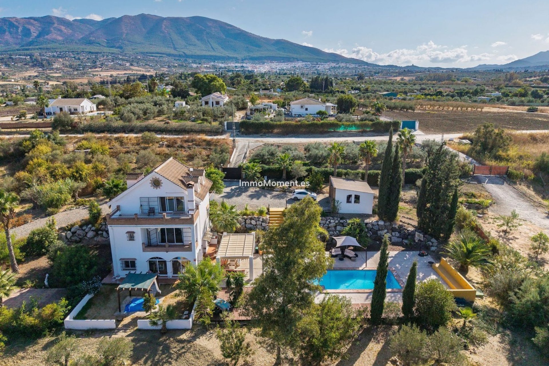 Wiederverkauf - Villa -   Inländisch - Alhaurín el Grande Centro